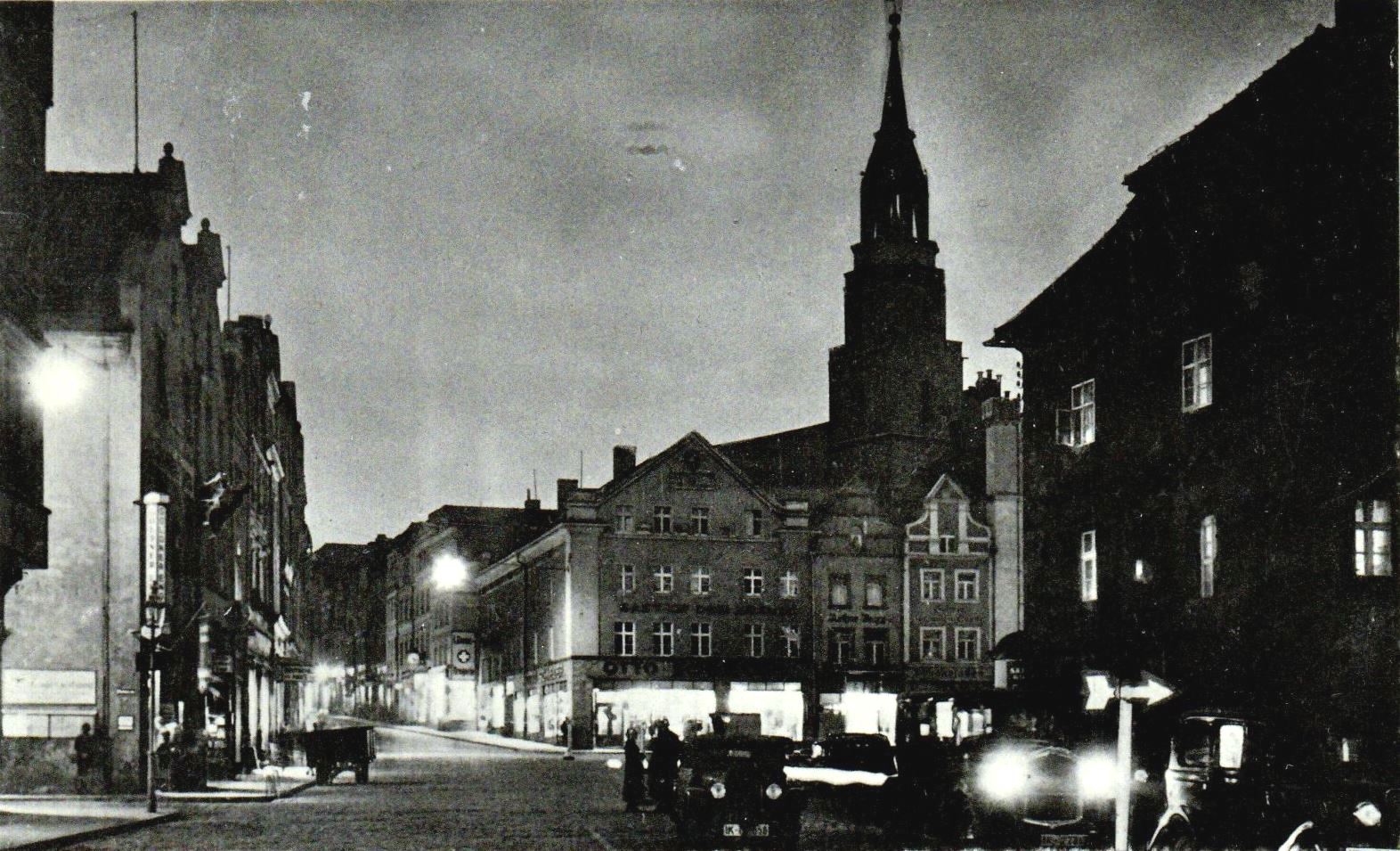 Rynek w Bolesławcu nocą, widok sprzed 1938 r.